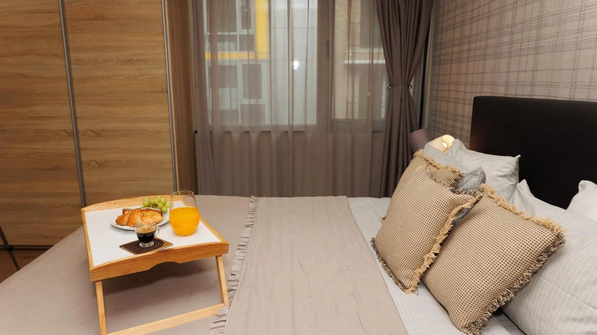 City Center Apartments With Parking Plovdiv 0*,